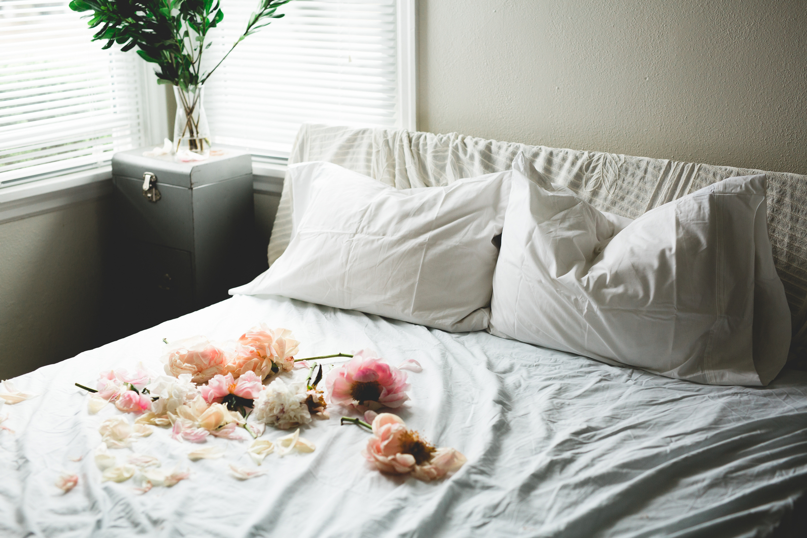 Style - empty Bed.